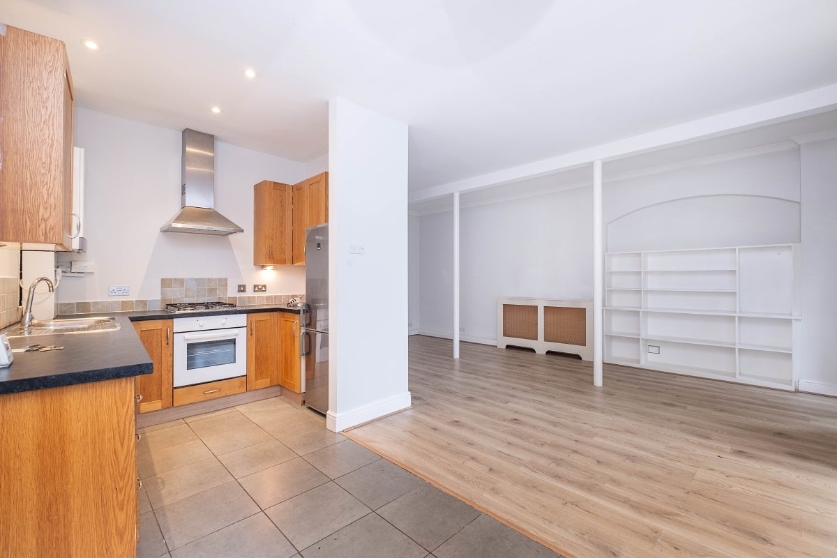 Flat Castelnau in Greater London