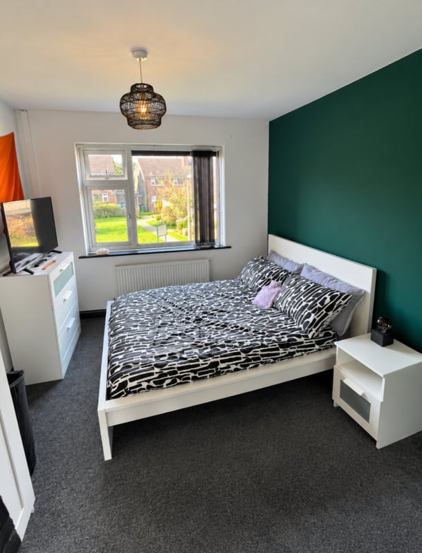 Room Downham Crescent in Prestwich