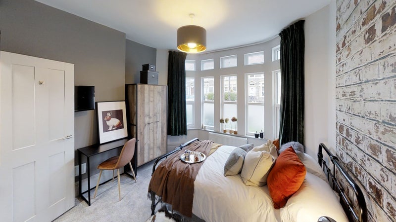 Room Downend Road in Bristol