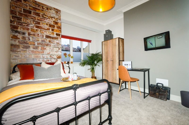 Room Downend Road in Bristol