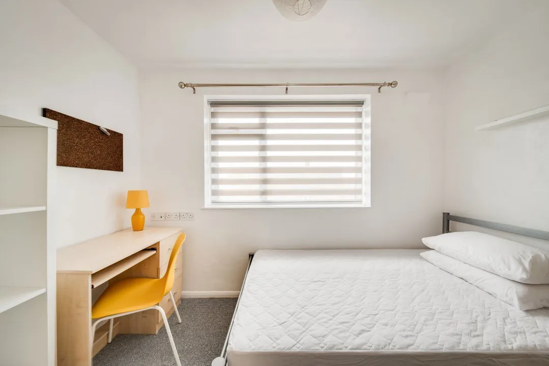 Room Somerset Road in Canterbury