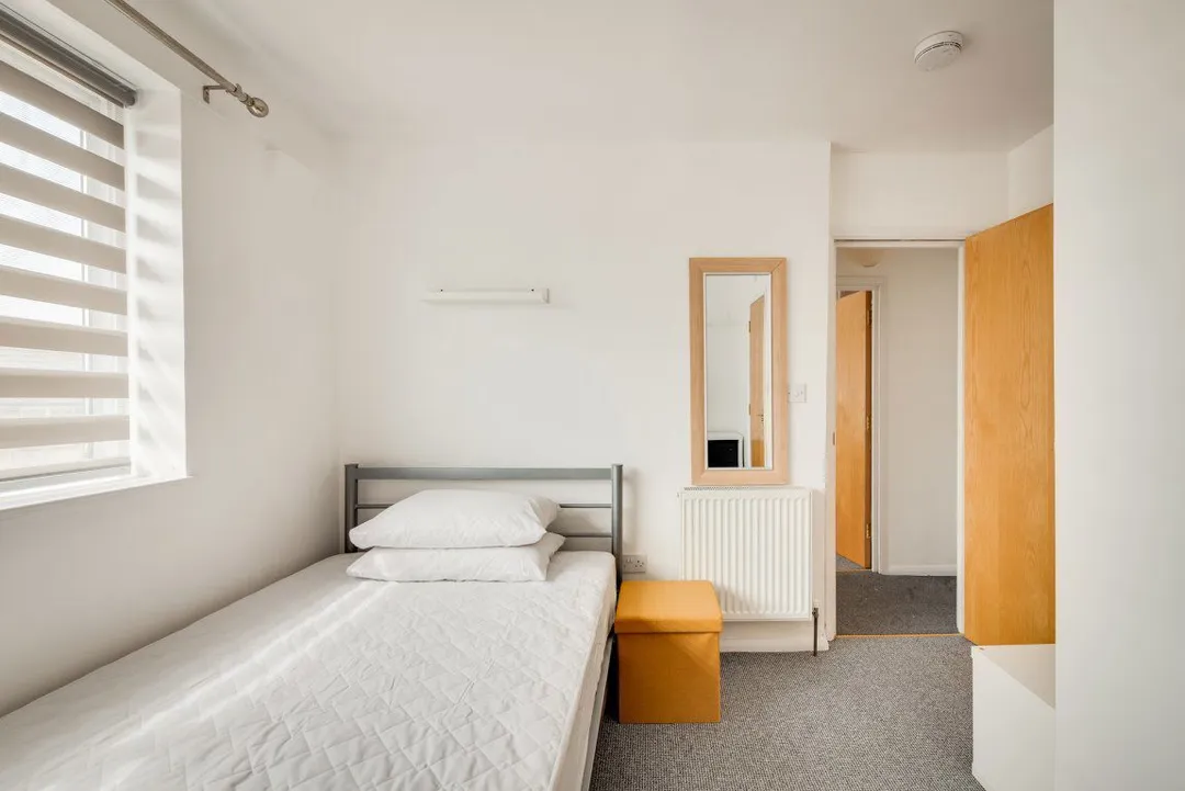 Room Somerset Road in Canterbury