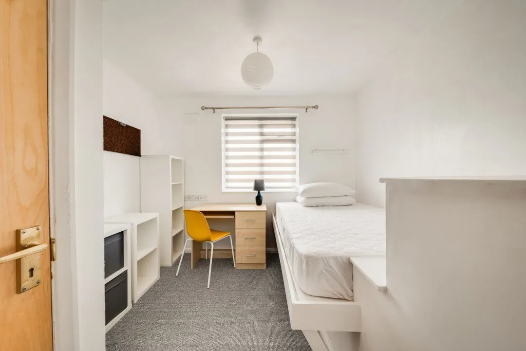 Room Somerset Road in Canterbury
