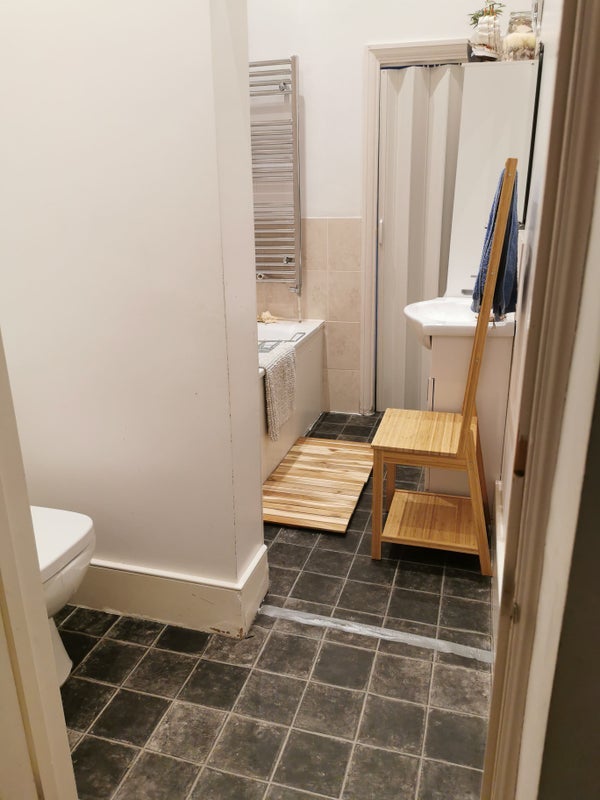 Room Dollis Park in Greater London