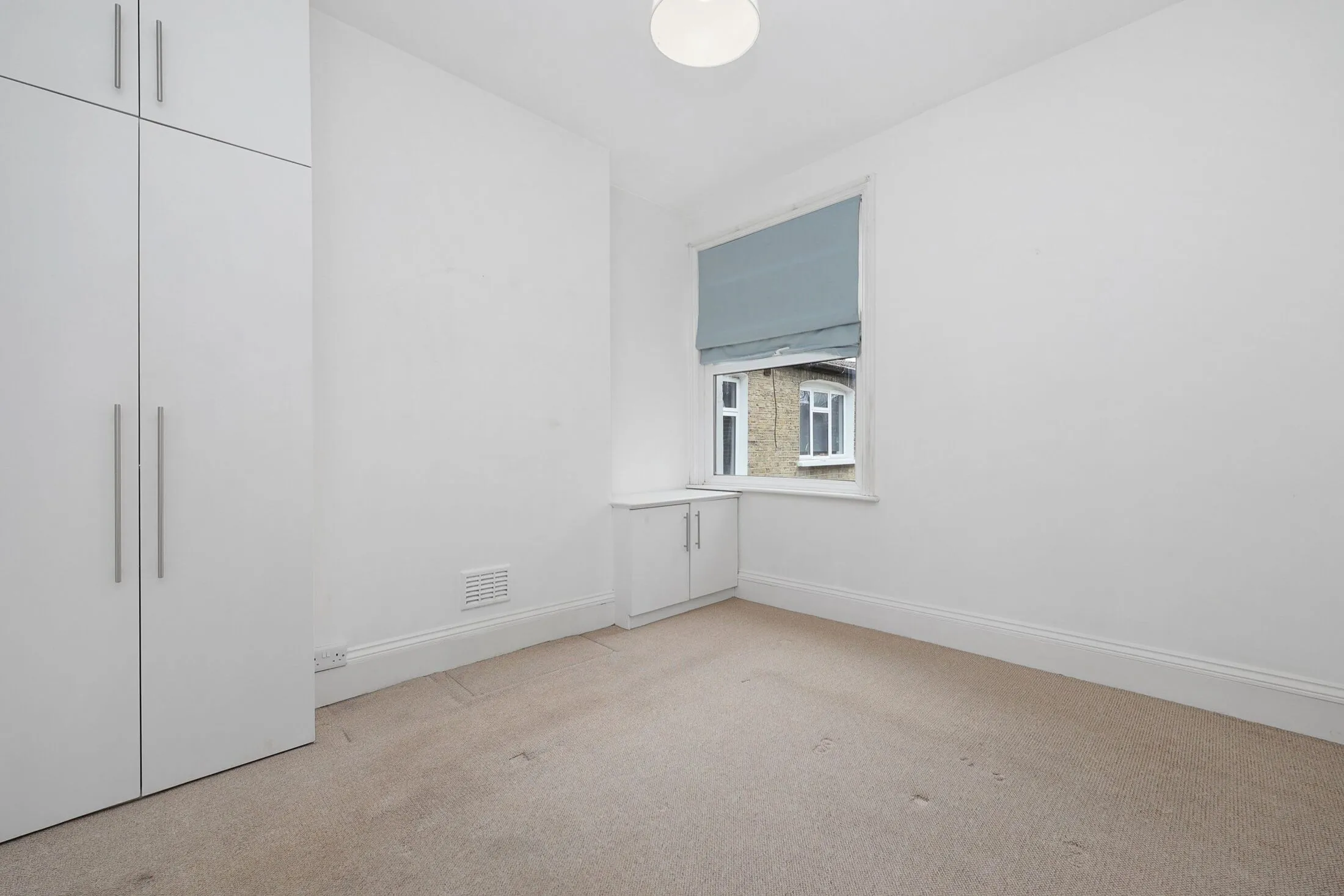 Flat Sellincourt Road in Greater London