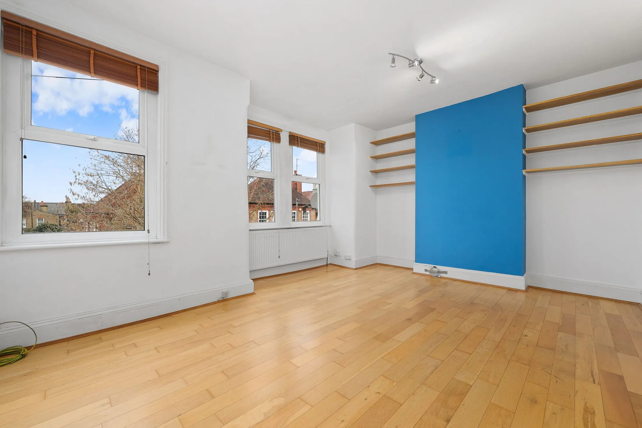 Flat Sellincourt Road in Greater London