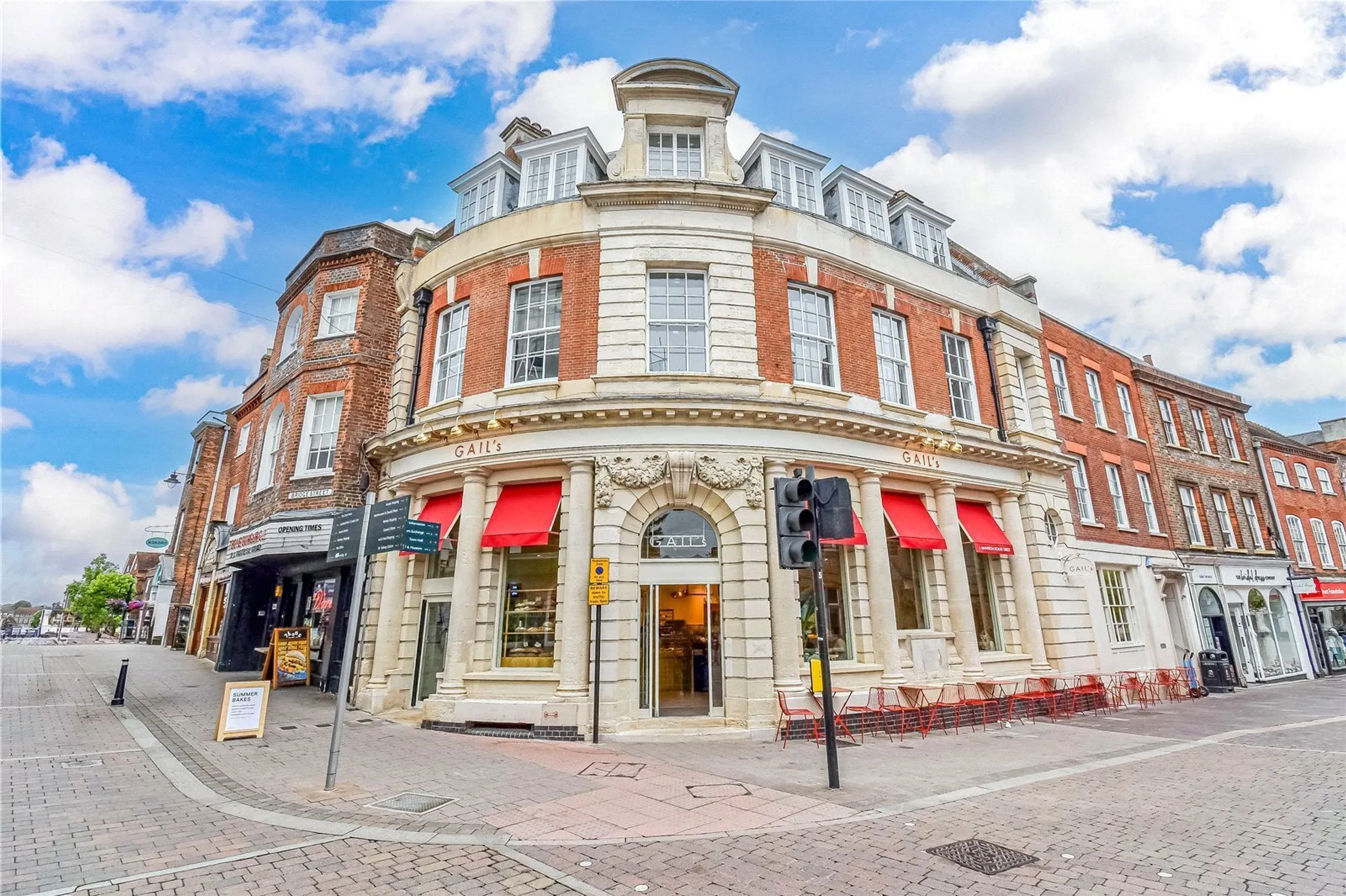 Flat Mansion House Street in Newbury