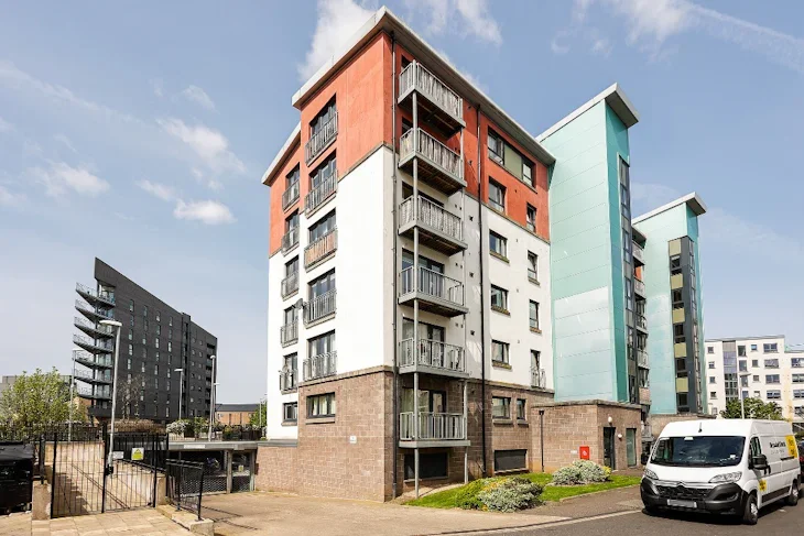 Flat Lochend Park View in City of Edinburgh