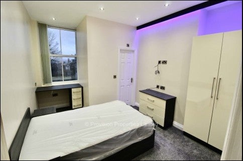 Flat Ashwood Terrace in Leeds