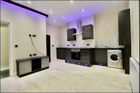 Flat Ashwood Terrace in Leeds