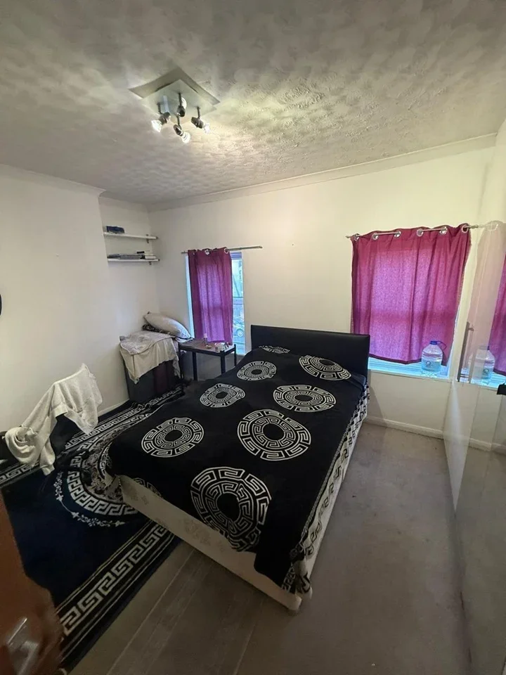 Room Nicholson Road in Greater London