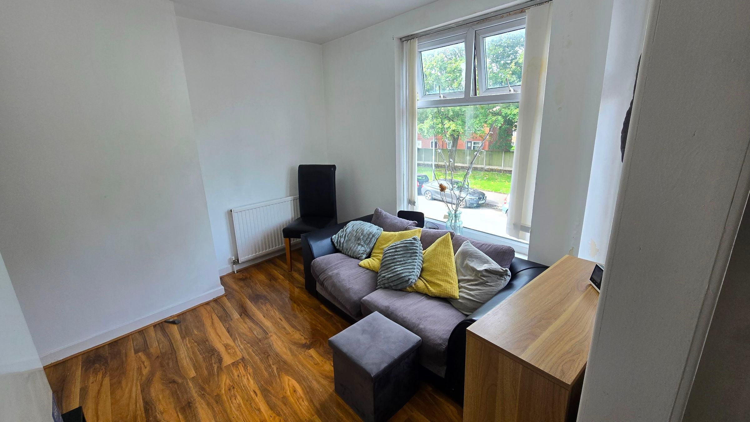 Flat Dickenson Road in Manchester