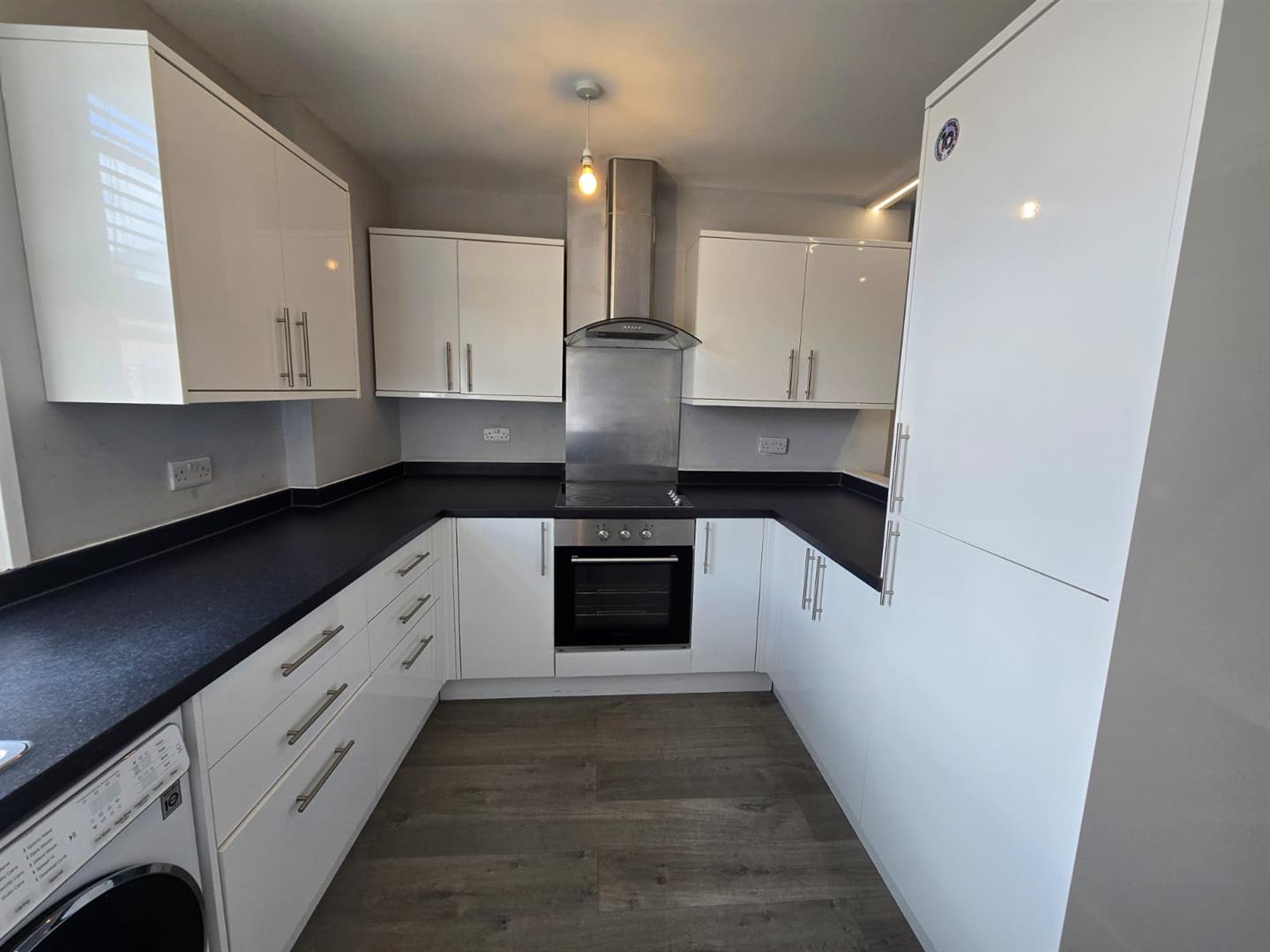 Flat Putney High Street in Greater London