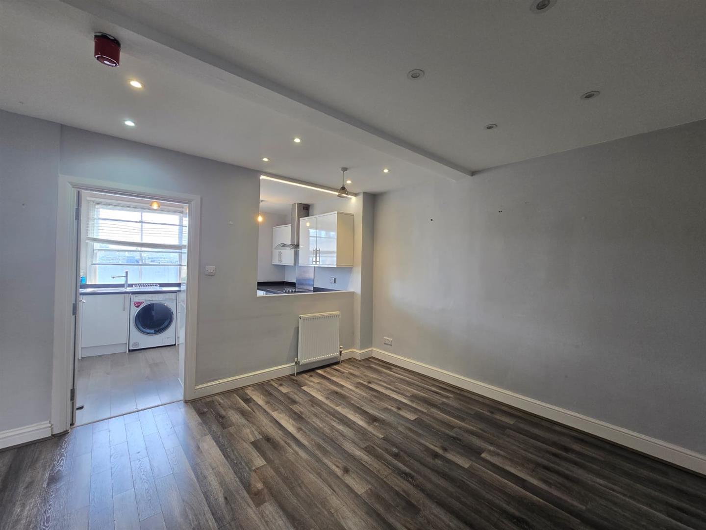 Flat Putney High Street in Greater London