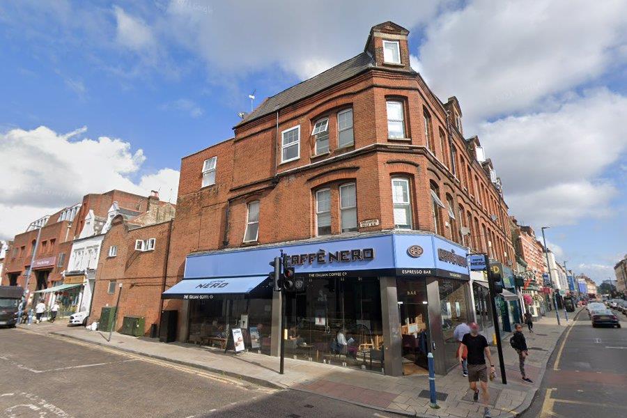 Flat Putney High Street in Greater London