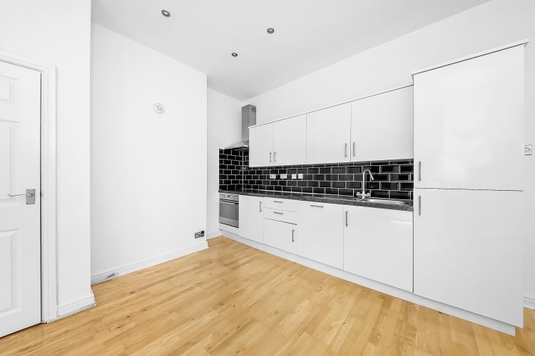 Flat Elliscombe Road in Greater London