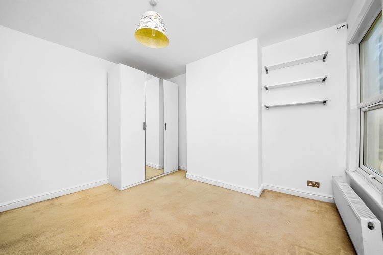 Flat Elliscombe Road in Greater London