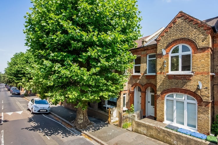 Flat Elliscombe Road in Greater London