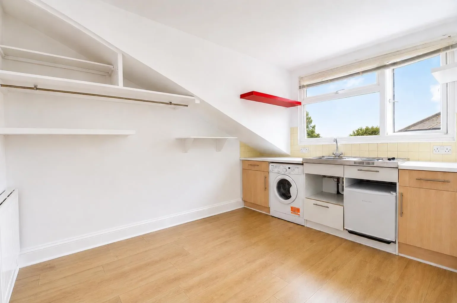Flat Upper Richmond Road West in Greater London