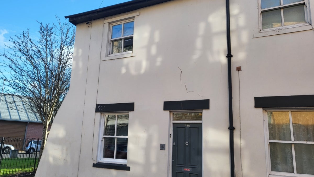 House Dolphin Street in Newport