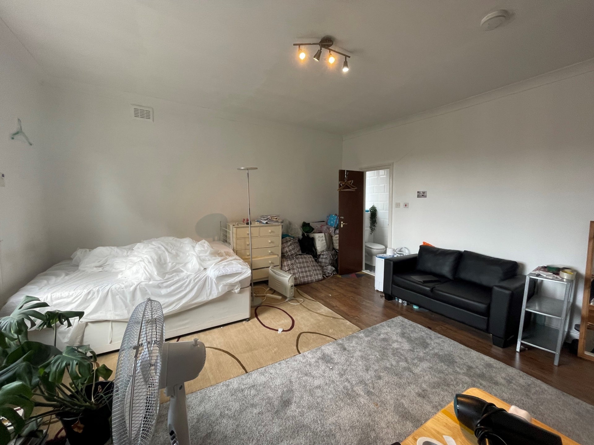 Flat West End Lane in Greater London