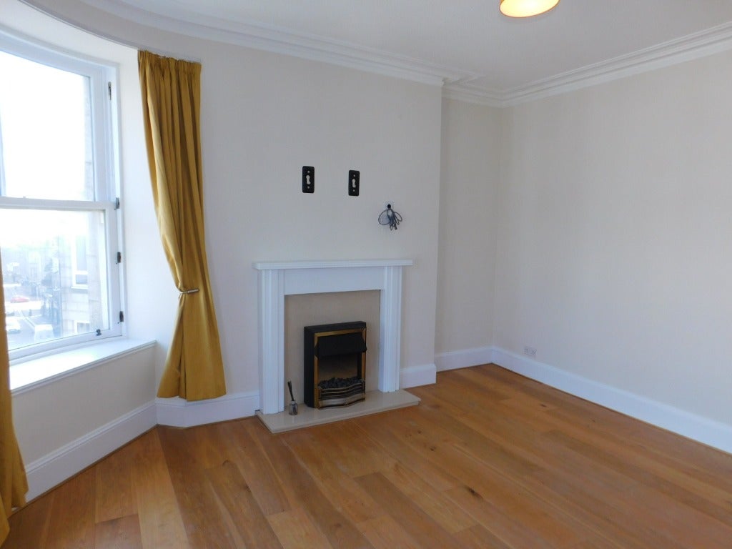 Flat Rosemount Place in Aberdeen City