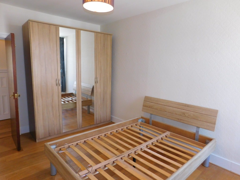 Flat Rosemount Place in Aberdeen City