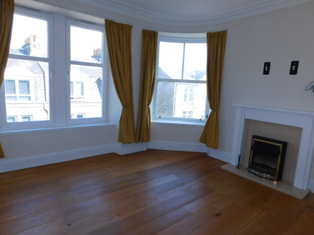 Flat Rosemount Place in Aberdeen City