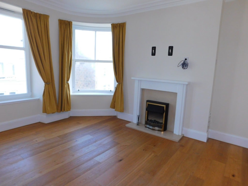 Flat Rosemount Place in Aberdeen City