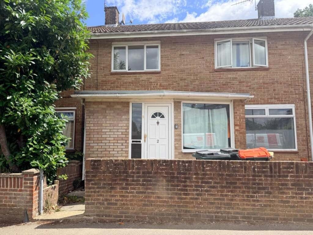 Room Hazel Close in Crawley