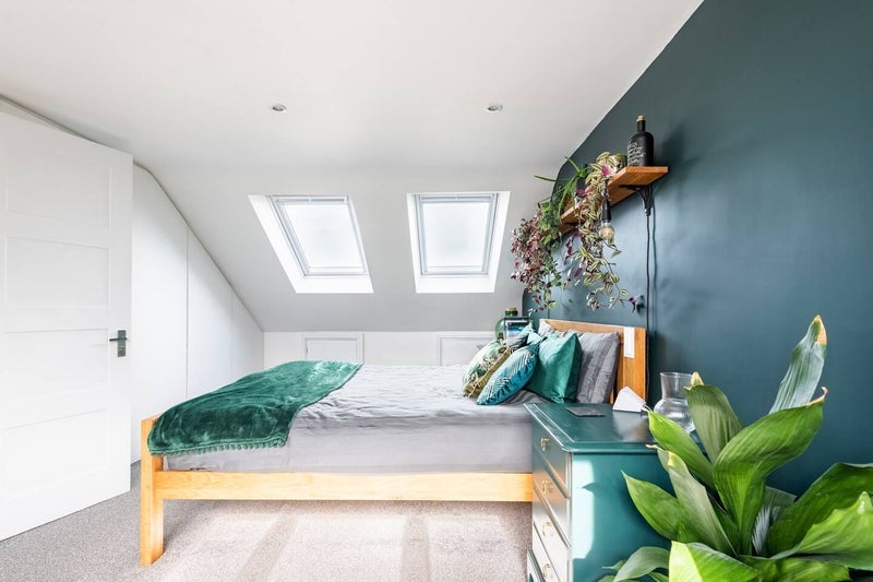 Room Mackie Avenue in Bristol