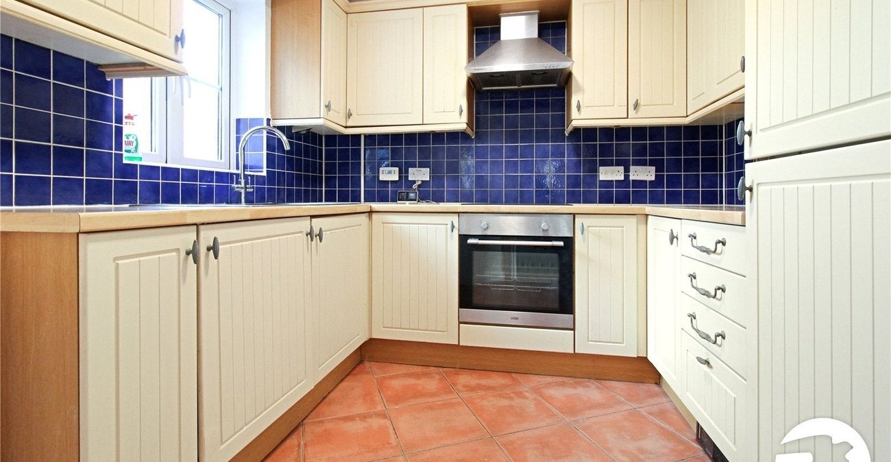 House Watermans Way in Dartford