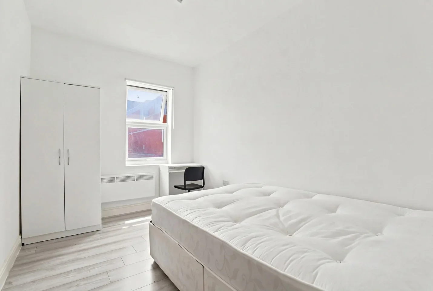 Room St Ann's Road in Greater London