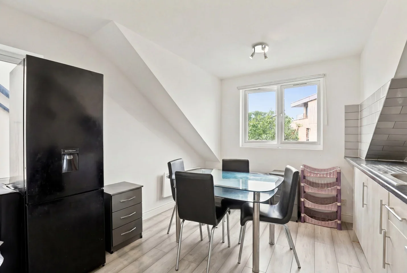 Room St Ann's Road in Greater London