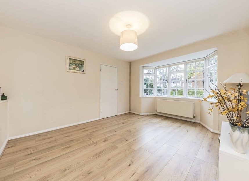 House Brentham Way in Greater London