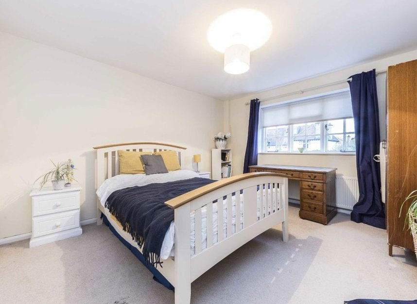 House Brentham Way in Greater London