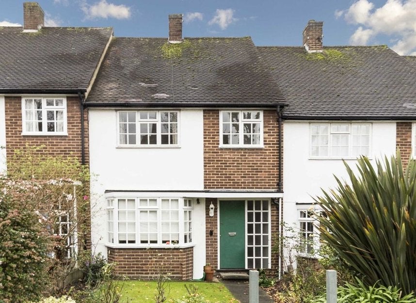 House Brentham Way in Greater London