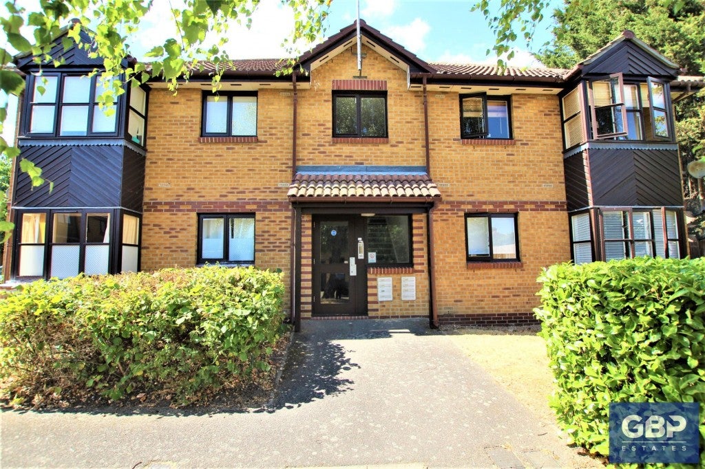 Flat Holland Close in Greater London