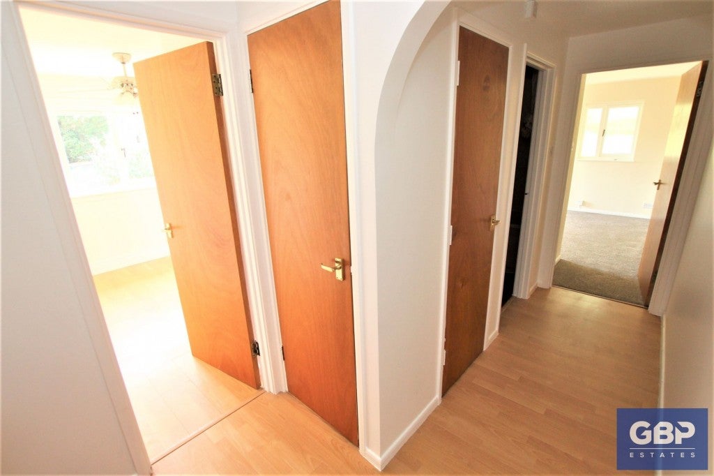 Flat Holland Close in Greater London