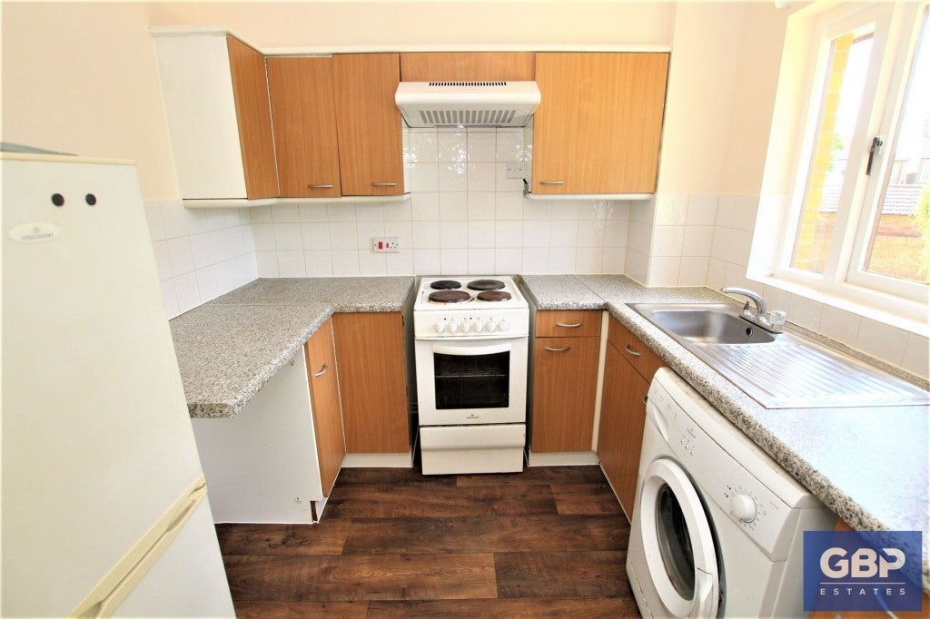 Flat Holland Close in Greater London