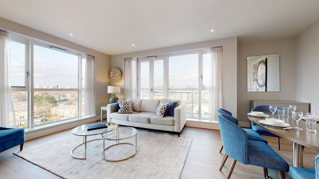 Flat Westferry Circus in Greater London