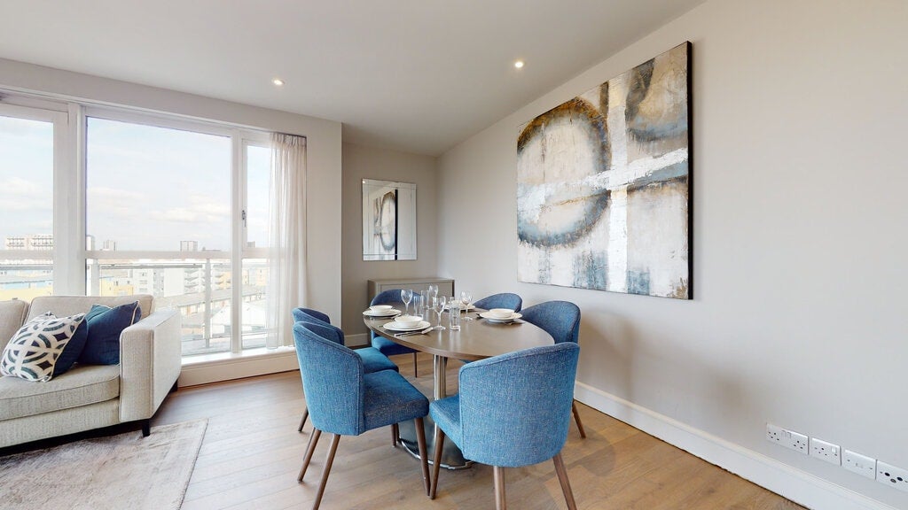 Flat Westferry Circus in Greater London