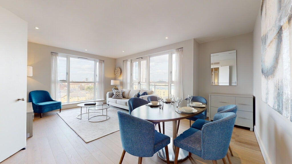 Flat Westferry Circus in Greater London