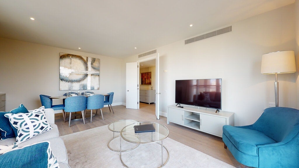 Flat Westferry Circus in Greater London