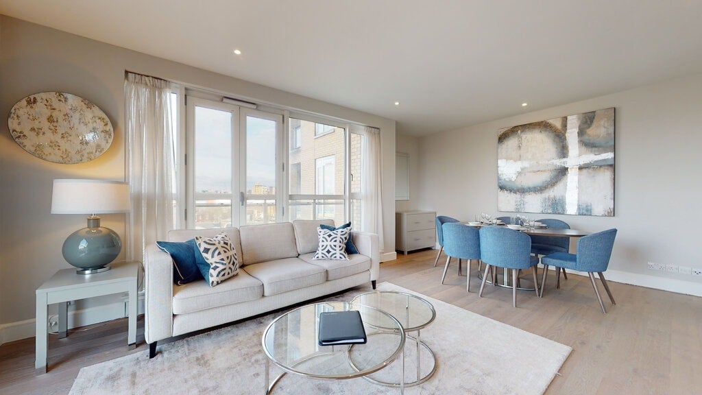 Flat Westferry Circus in Greater London