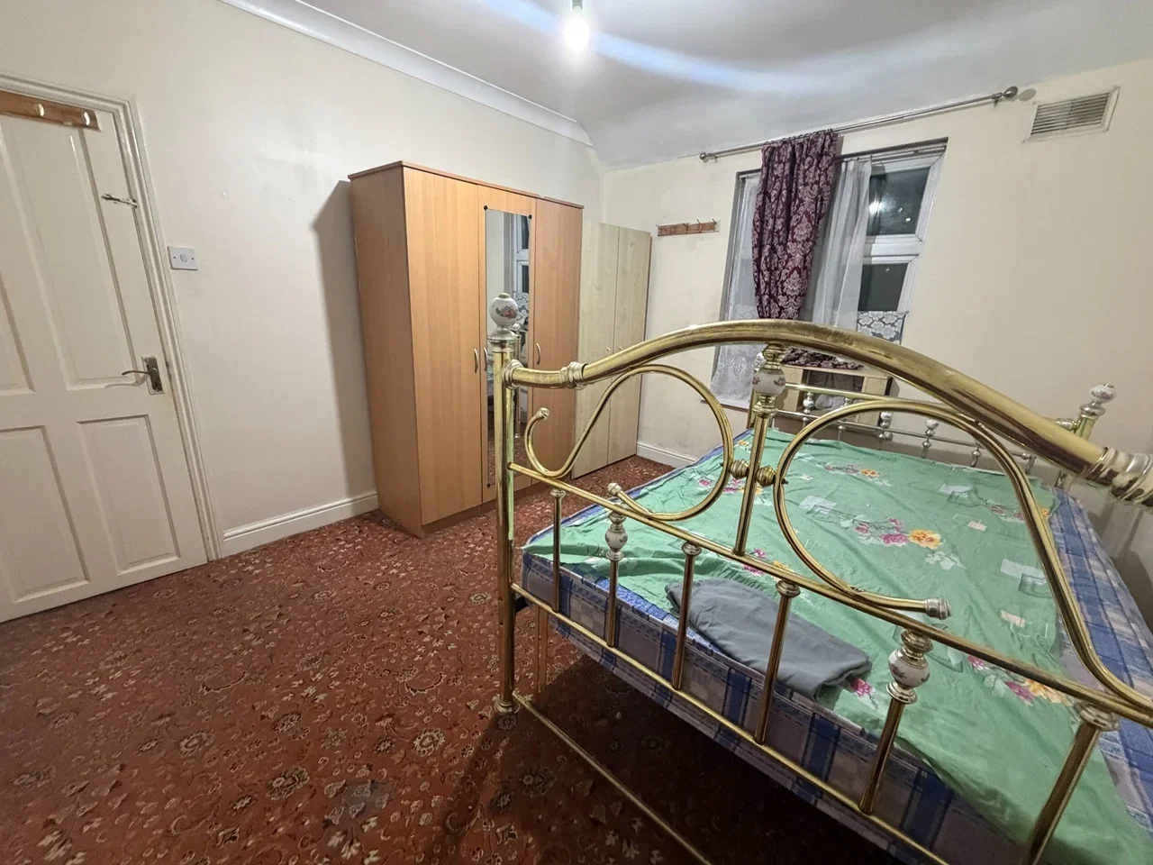 Room Glasgow Road in Greater London
