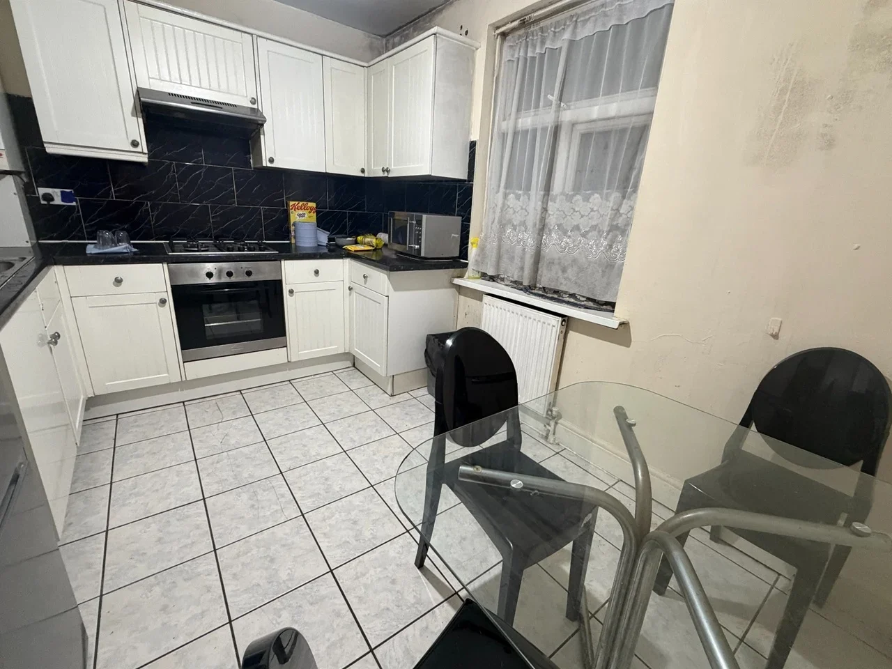 Room Glasgow Road in Greater London