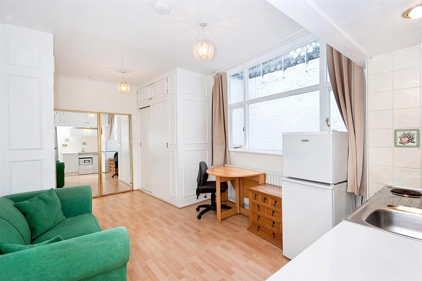 Flat Gloucester Terrace in City of Westminster
