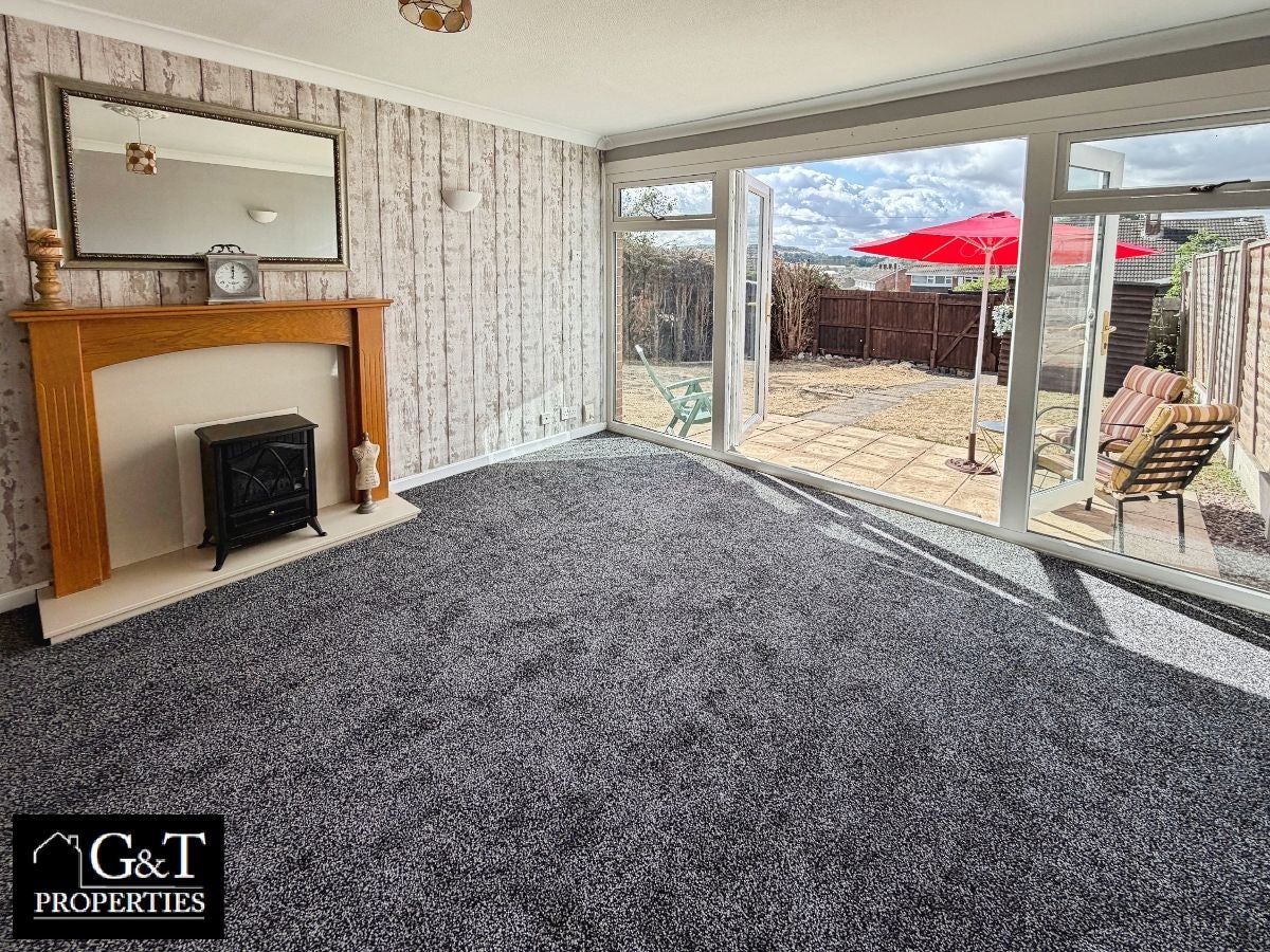 House Grosvenor Way in Brierley Hill