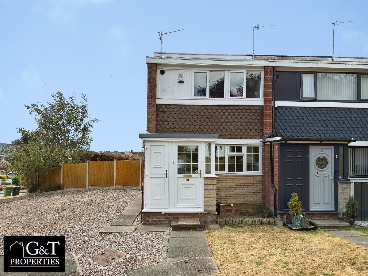 House Grosvenor Way in Brierley Hill